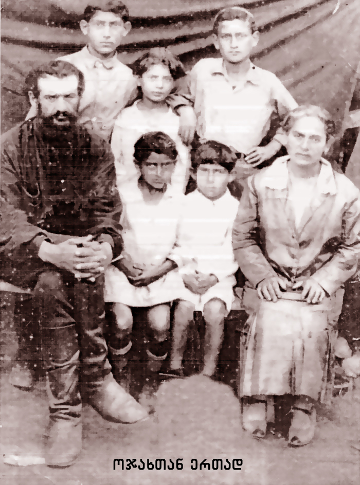 ცრემლში, რომელიც უკანასკნელ გზაზე გაჰყვა მამა სამსონს, ერია ცრემლი მისი ცხენისა - არსებისა, რომელმაც საარაკოდ უერთგულა პატრონს... KARIBCHE
